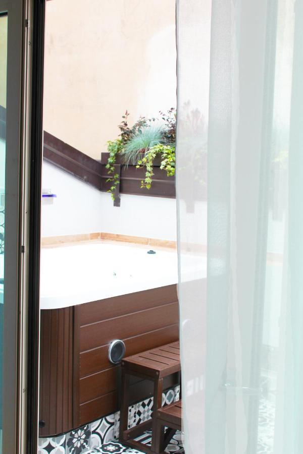 Day&Night Luxury Apartment, 2 Bedrooms, Terrace, Jacuzzi Outdoor, Parking Trieste Exterior photo